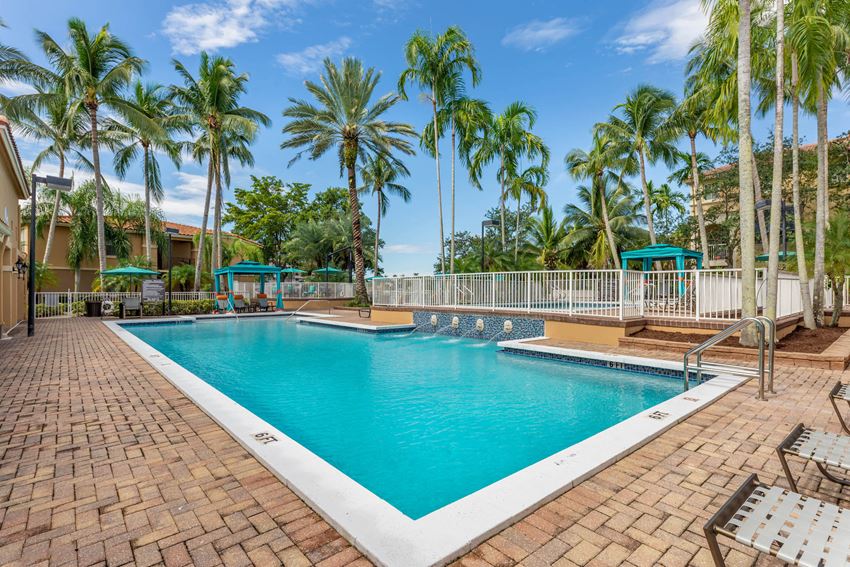 Gatehouse on the Green apartments in Plantation, FL photo of pool - Photo Gallery