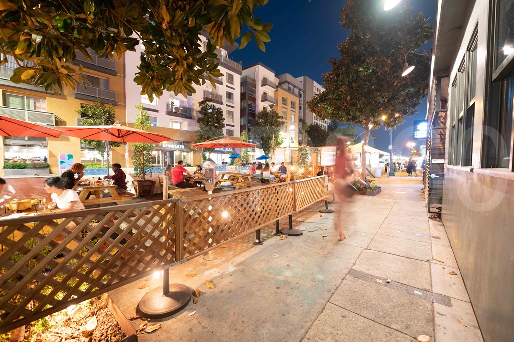 Vibrant Downtown Dining