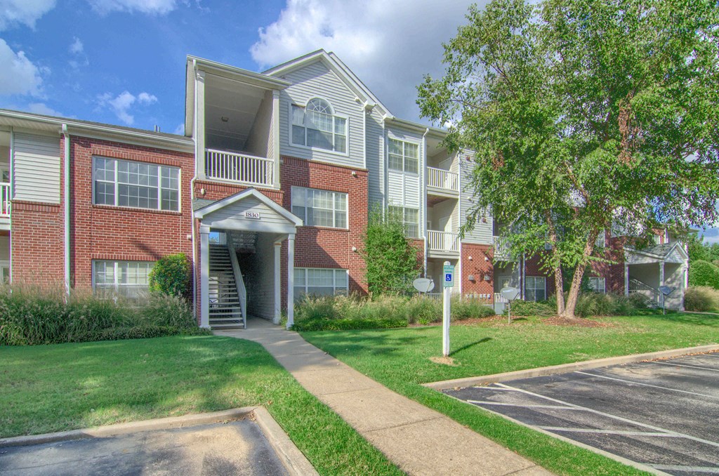 Enclave at Wolfchase Apartments in Cordova Tennessee photo of community building