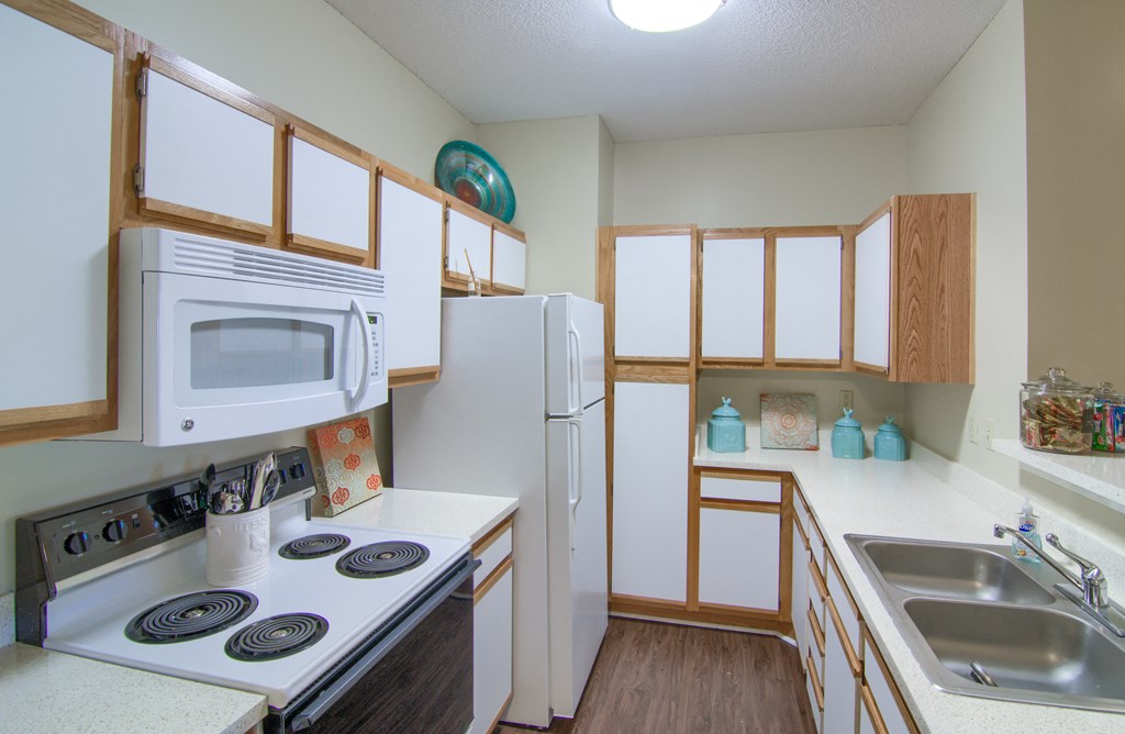 Enclave at Wolfchase Apartments in Cordova Tennessee photo of kitchen with hardwood floors
