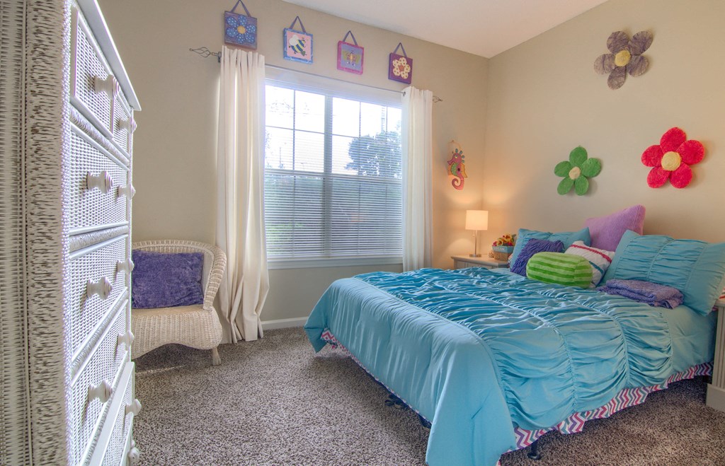 Enclave at Wolfchase Apartments in Cordova Tennessee photo of a bedroom with a bed and a dresser