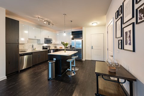Station R Apartments in Atlanta GA photo of kitchen and island