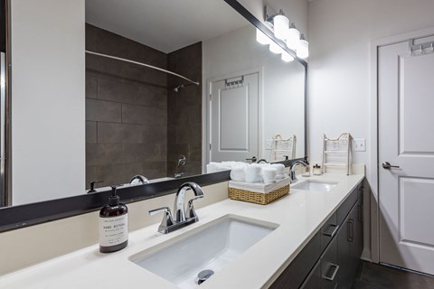 Station R Apartments in Atlanta GA photo of spacious bathroom