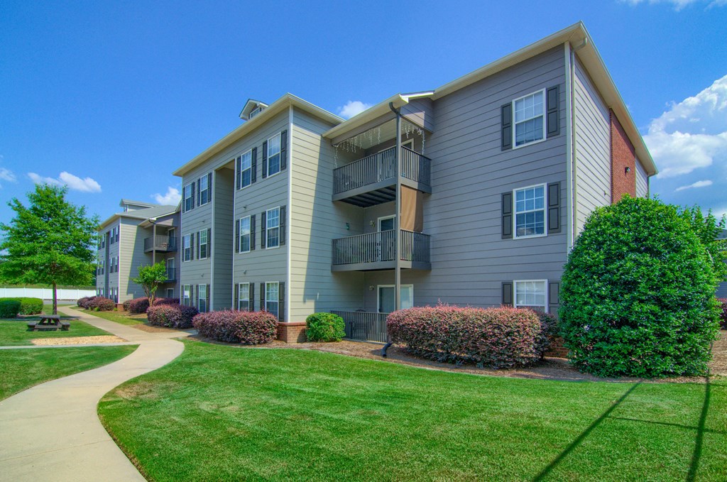 eLancaster Place Apartments in Calera Alabama photo of community building with beautiful landscaping