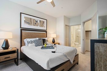 spacious living room - Photo Gallery 6