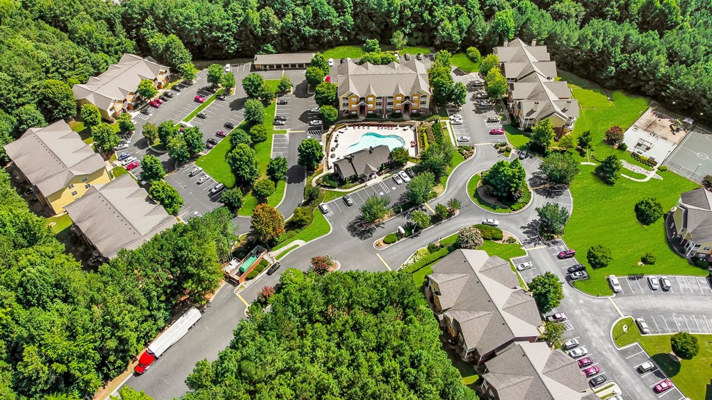 St. Ives Crossing apartments in Stockbridge Georgia photo of aerial  view of community