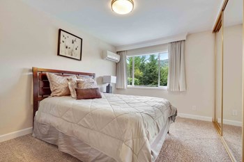 Apartments for Rent Los Gatos - El Gato Penthouse - Bedroom with Mirrored Closet Doors, Carpeting, and Large Window - Photo Gallery 5