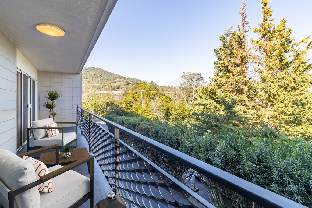 Apartments In Los Gatos, CA - El Gato Penthouse - Spacious Balcony With A Beautiful Nature View