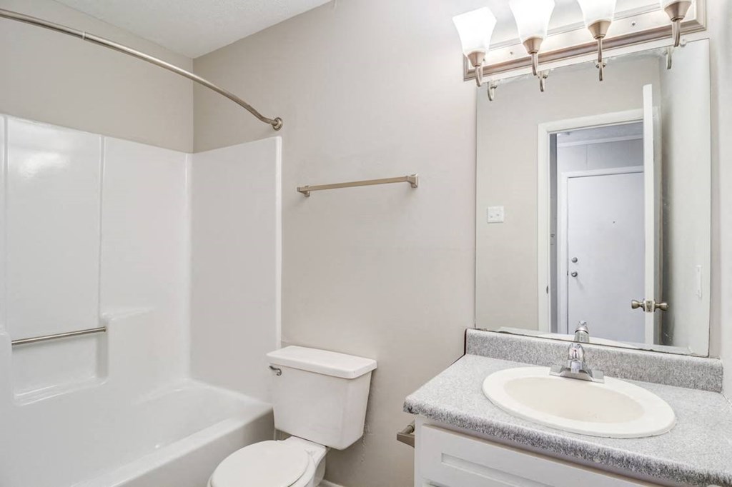 The Element at 3900 apartments in Macon Georgia photo of bathroom