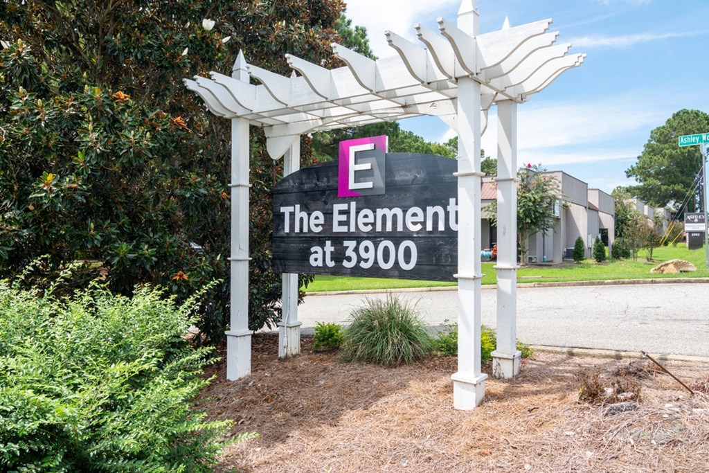 The Element at 3900 apartments in Macon Georgia photo of monument sign