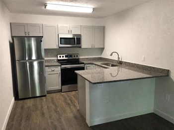 Eat-in Kitchen