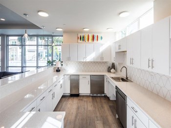 Icaria on Pinellas apartments in Tarpon Springs, FL photo of gourmet c,lubhouse kitchen - Photo Gallery 27