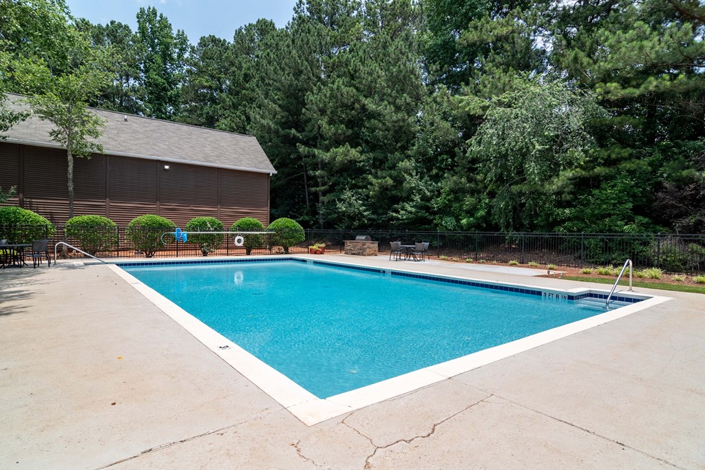 Flats at Riverview apartments in Duluth Georgia photo of a swimming pool with a building in the background
