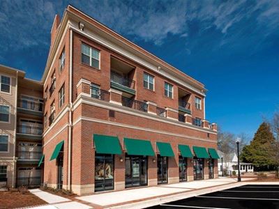 within walking distance to all the dining, shopping and entertainment