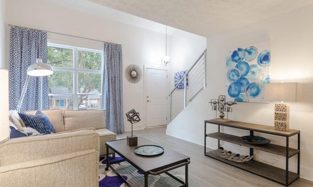 Arlowe Townhomes in Smyrna GA photo of living room