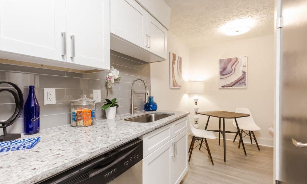 Arlowe Townhomes in Smyrna GA photo of upgraded kitchen