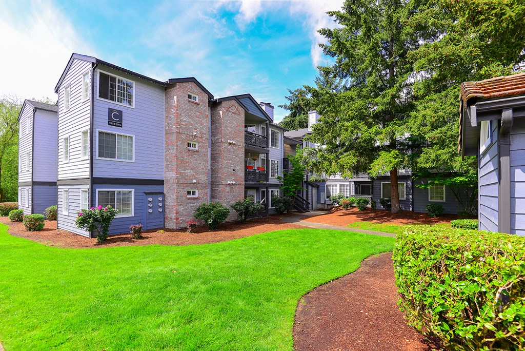 the preserve at ballantyne commons apartments courtyard and exterior