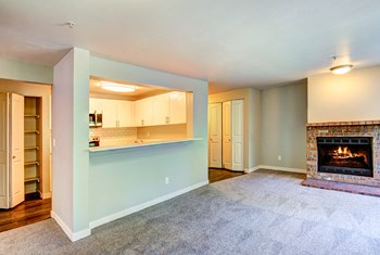 kitchen and dining room area - Photo Gallery 3