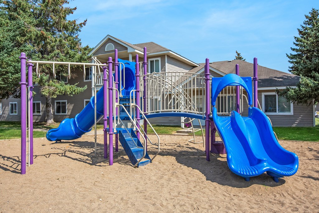 Hinton Height_Cottage Grove_MN_the playground at the flats at big tex apartments
