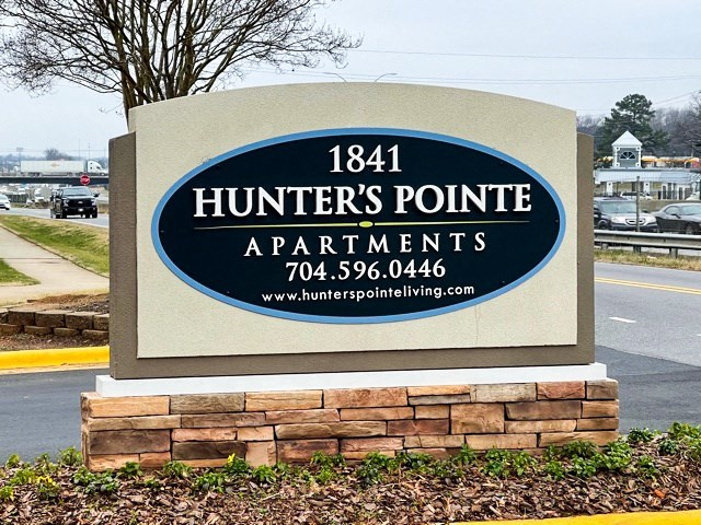 Community entrance sign at Hunters Pointe apartments in Charlotte, NC 28213, near UNC Charlotte.
