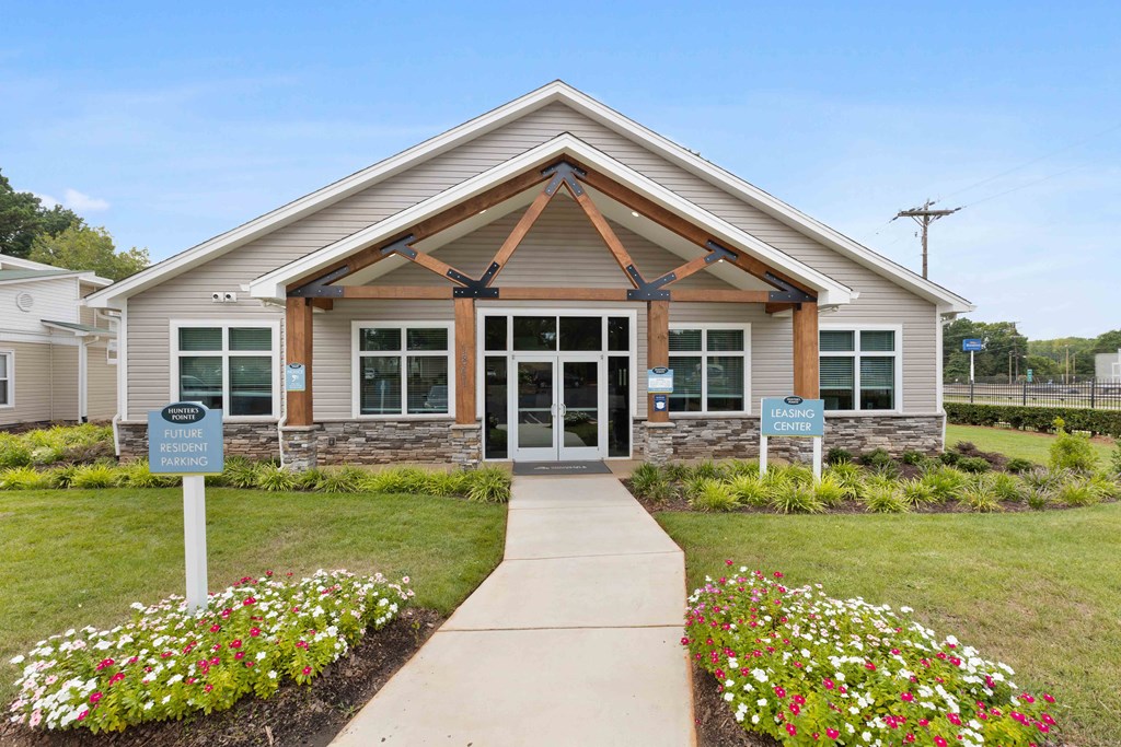 Exterior view of the leasing office at Hunters Pointe apartments in Charlotte, NC 28213, near UNC Charlotte.