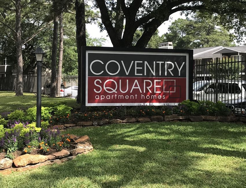 Monument sign for property - Photo Gallery 1