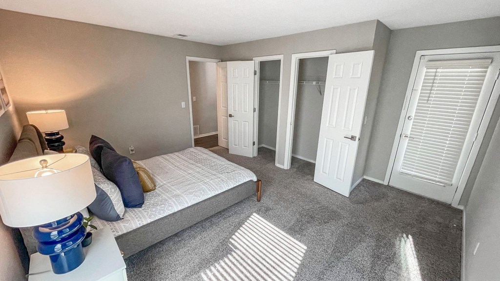 1 Park Central Apartments, Peachtree Corners, Georgia a bedroom with a bed and a closet
