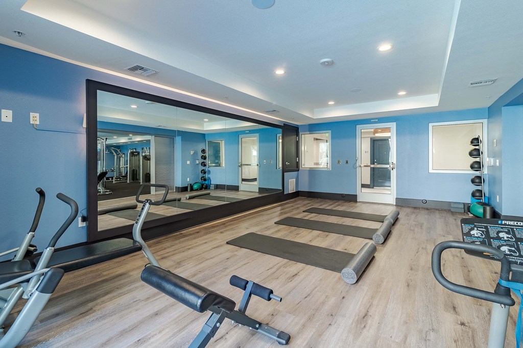 the gym at the preserve at polk apartments