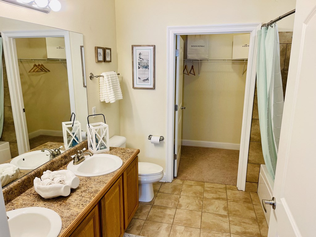 Oceanaire Apartments in Biloxi, MS photo of bathroom