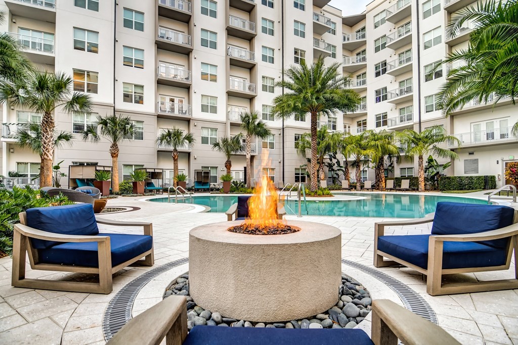Juno at Winter Park apartments in Winter Park Florida photo of outdoor fire pit