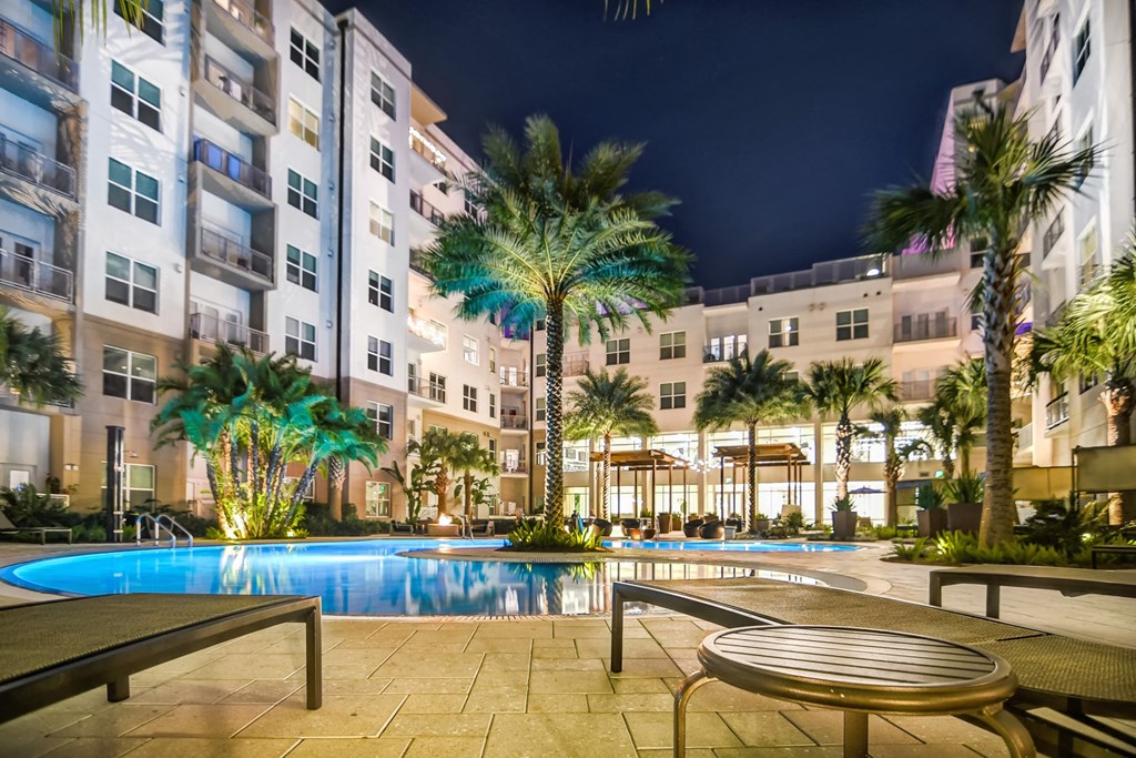 Juno at Winter Park apartments in Winter Park Florida photo of resorty-style pool