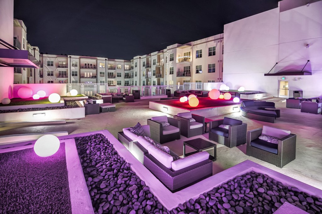 Juno at Winter Park apartments in Winter Park Florida photo of skydeck with panoramic views at night