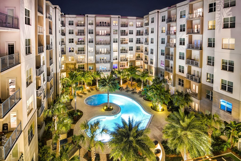 Juno at Winter Park apartments in Winter Park Florida photo of aerial view of pool