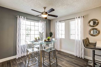 Dining Room - Photo Gallery 3
