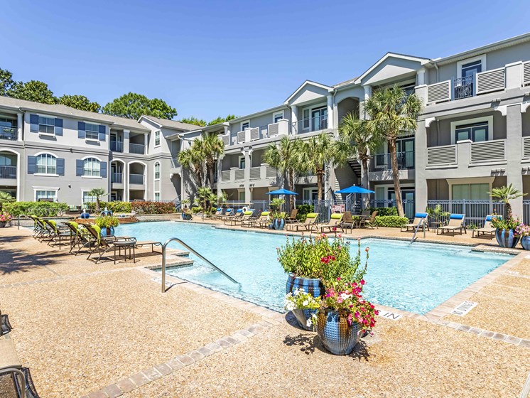 Marvelous Sundeck at Kirby Place Apartments, Houston, Texas