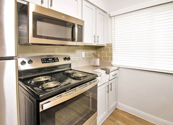 Stainless Steel Appliance Package - Photo Gallery 4