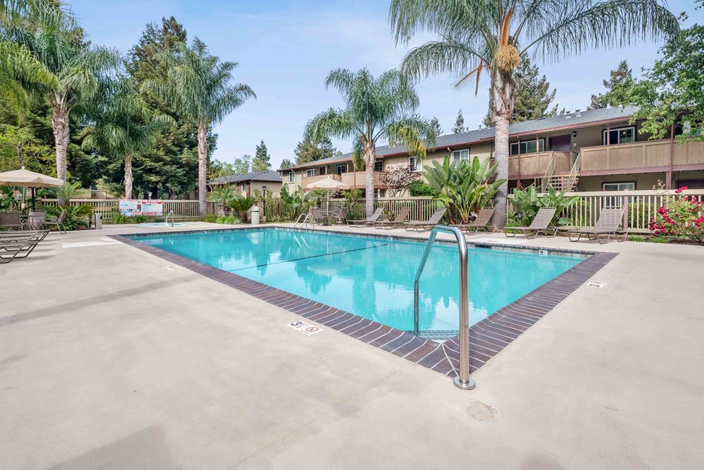 Pet Friendly Apartments in Fremont CA - Lincoln Glen - Swimming Pool with Lounge Chairs, Umbrellas, Tables, a Spa, and Nice Landscaping
