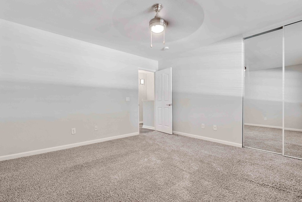 Apartments for Rent San Jose - Los Gatos Creek - Spacious Bedroom with Plush Carpeting and Mirrored Closet