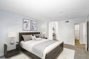 Large Master Bedroom - Photo Gallery 5