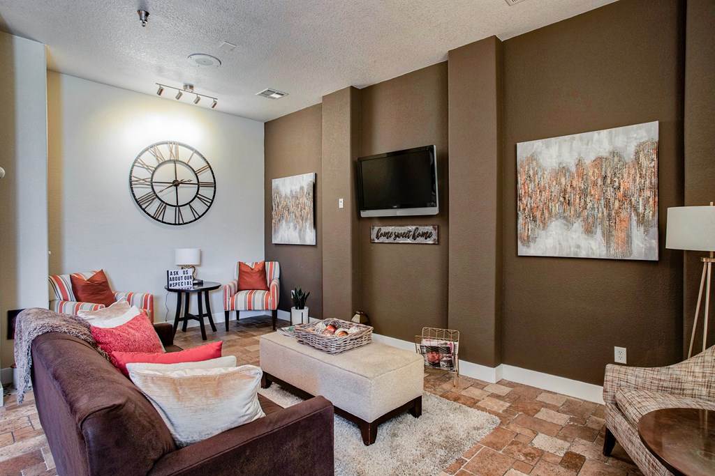 Pet-Friendly Rentals in North Little Rock, AR – Metropolitan – The club house with a large clock on the wall