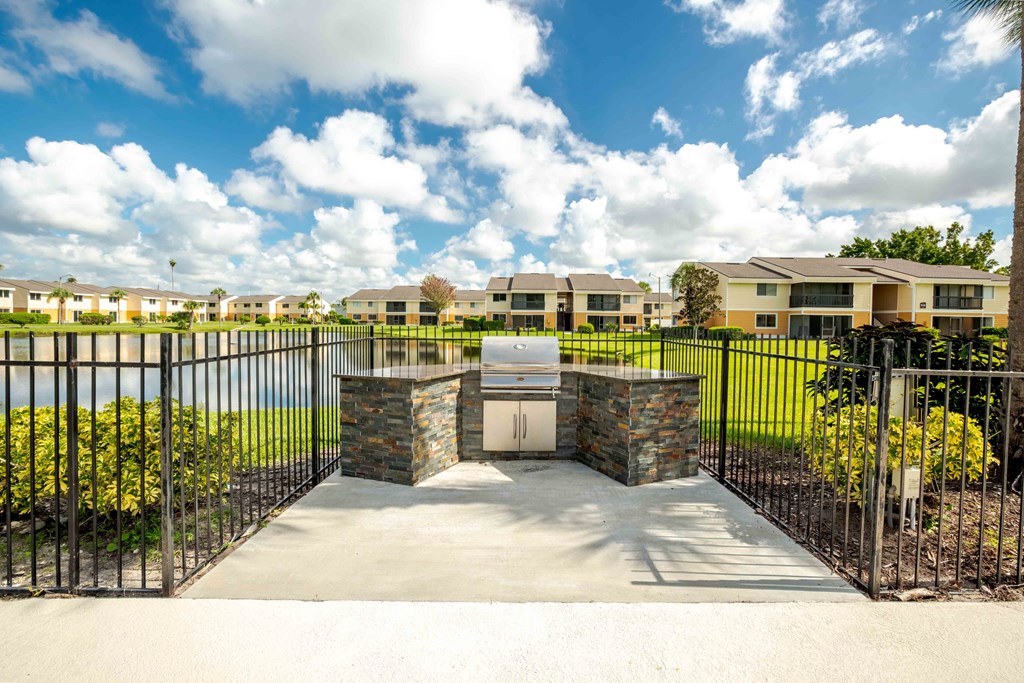 Apartments in Kissimmee for Rent - Mirador at Woodisde - Outdoor Grill area