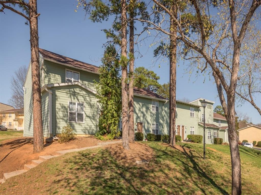 Reserve at Providence Charlotte NC photo of  beautiful landscaping