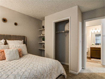 The Falls at Sope Creek Marietta Georgia photo of bedroom with carpet - Photo Gallery 8