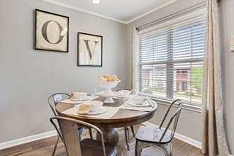 1240 W Indian Trail 1-2 Beds Apartment for Rent - Photo Gallery