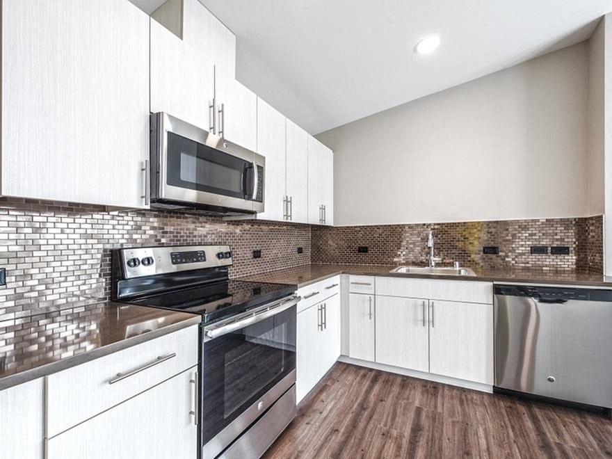 Plentiful Kitchen Storage