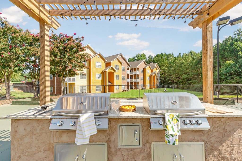 St. Ives Crossing apartments in Stockbridge Georgia photo of outdoor grills