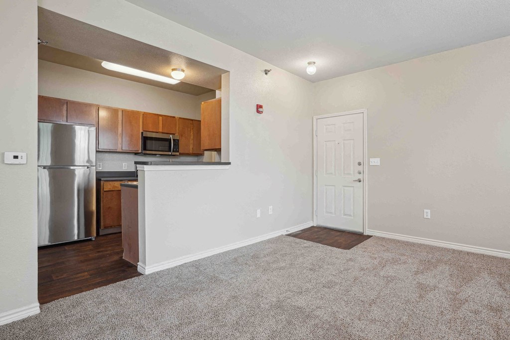 1, 2 & 3-Bedroom Apartments for Rent in Maumelle, AR – Parc at Maumelle – A kitchen with a refrigerator, microwave, and a countertop.