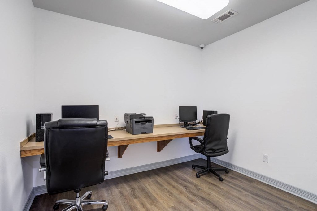 Apartments in Nashville, TN for Rent - Parc at Metro Center - Business Center with Computers and Printer