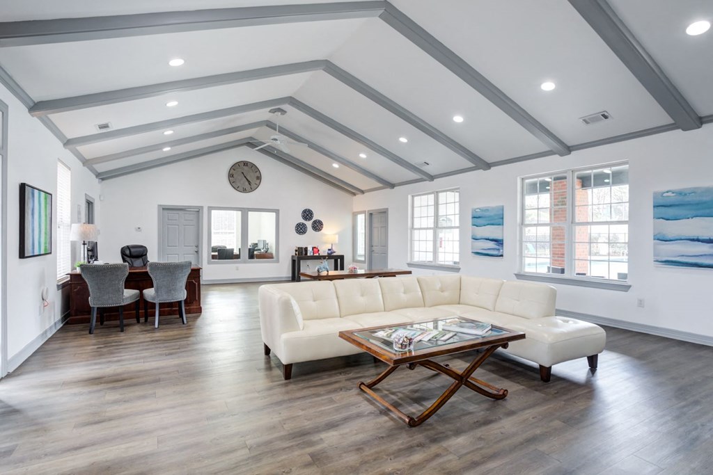 Apartments in Nashville, TN for Rent - Parc at Metro Center - Clubhouse with vaulted ceilings