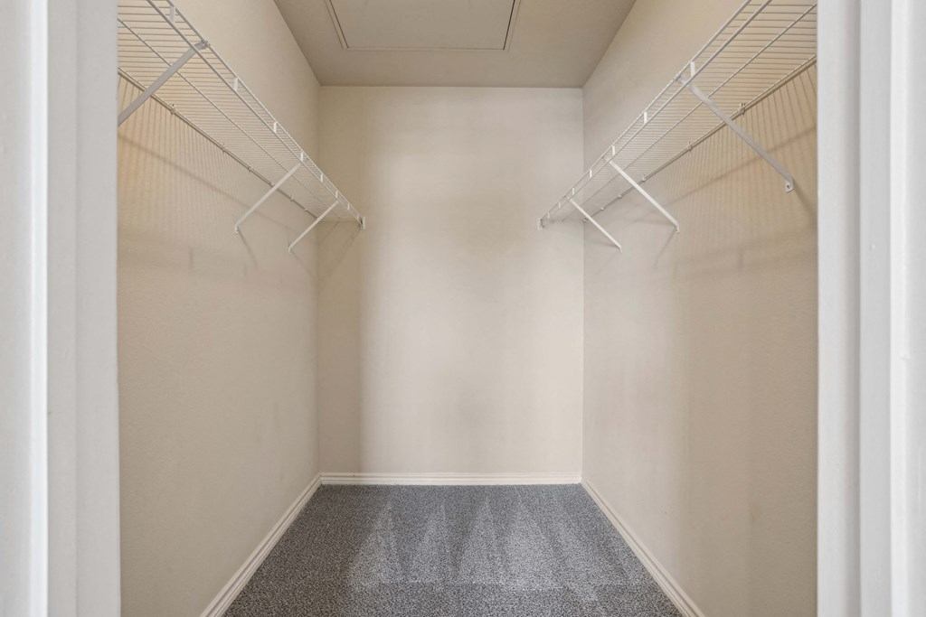 Pet-Friendly Rentals in Rogers, AR – Parc at Rogers – Walk-in Closet